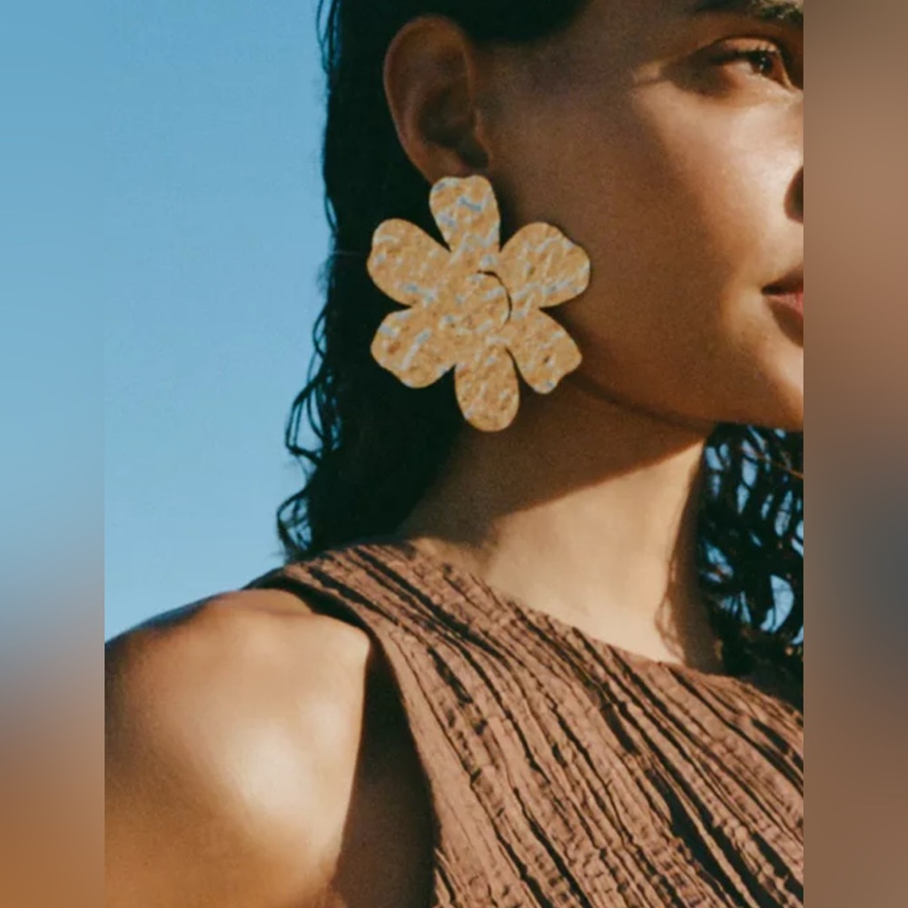 Zara GOLD MAXI FLOWER EARRINGS